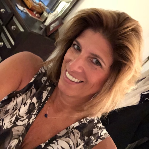 Meet your Posher, Jeanne - Picture 2 of 2